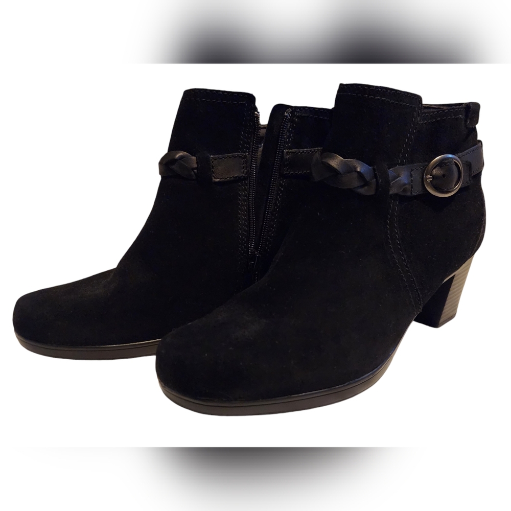 Clark's 9W NWOT Black Suede Buckle Booties